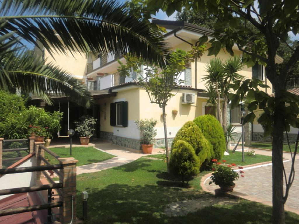 B&B L'Eucalipto Paola Buitenkant foto